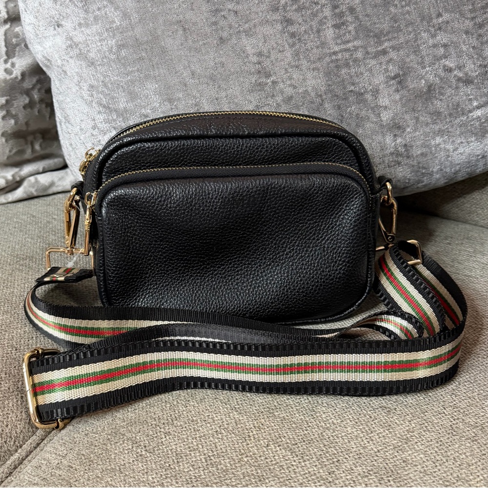 Pom Pom London Black Pebbled Leather Crossbody Bag Gold Hardware Stripe Strap 🤍
